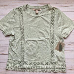 Forever 21 Pastel Green Lace Slightly Cropped Top Sz M NWT